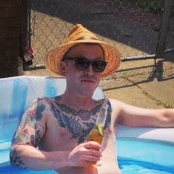 Mostly vintage clothing! - Picture 1 of 2